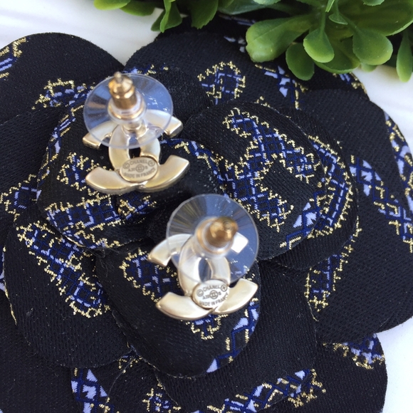 Vintage Authentic Chanel Earrings - Picture 3 of 6